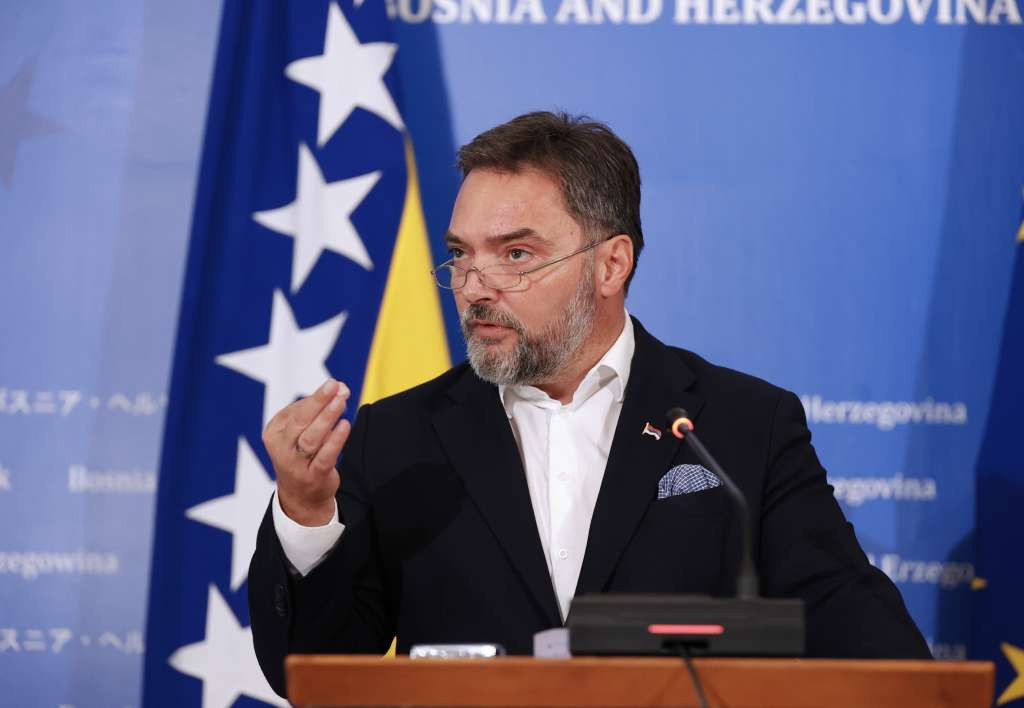 Košarac: U RS odluke donose legalno i legitimno izabrani organi