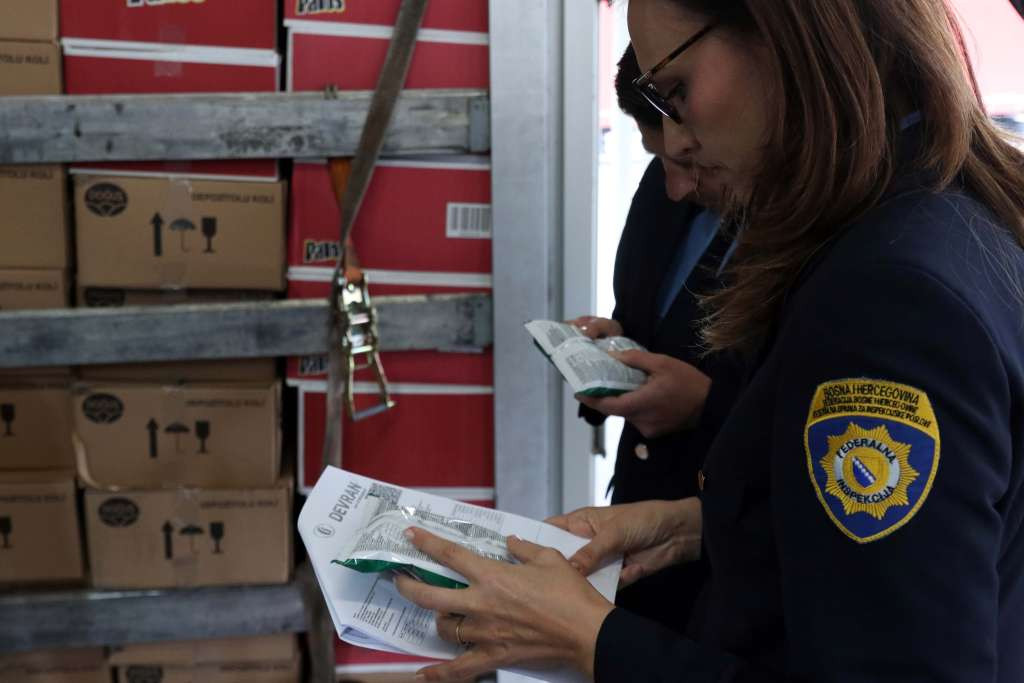 Federalna uprava za inspekcijske poslove vrši pojačan nadzor uvoza grožđa, mandarina i breskvi