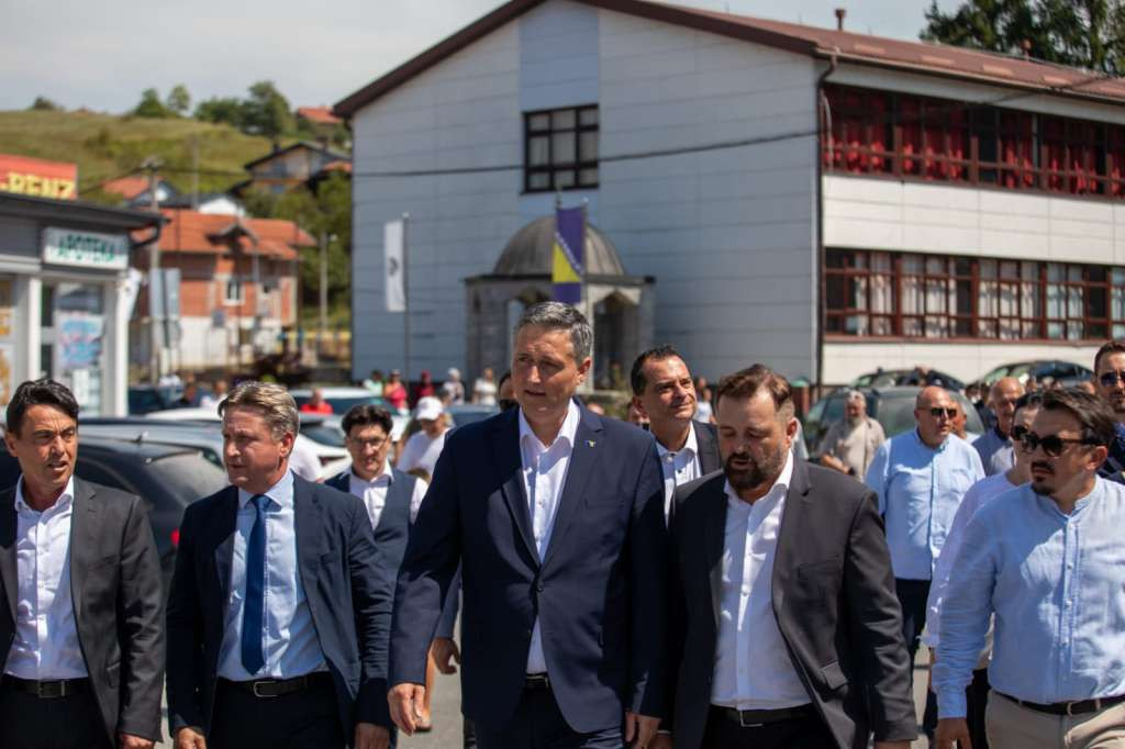 Bećirović posjetio mjesnu zajednicu Tržačka Raštela