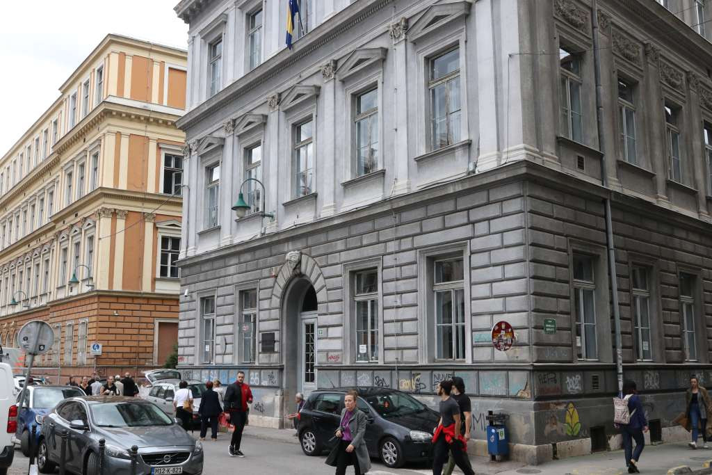 Počinje upis u srednje škole u KS, više od 4.200 mjesta u javnim i privatnim školama