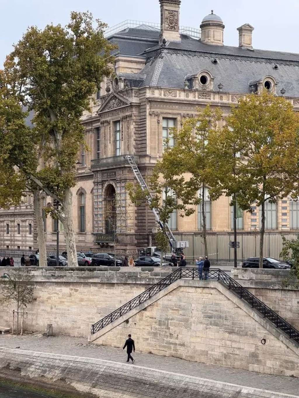 Louvre zatvara jednu od galerija nakon otkrića strukturnih slabosti