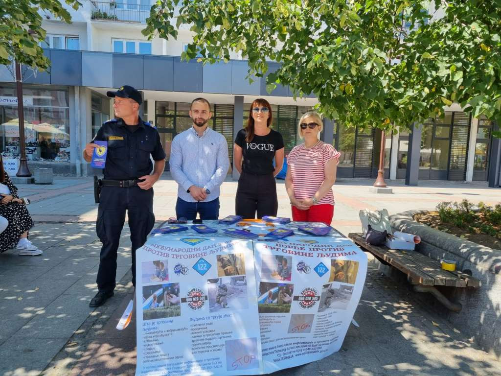 U Brčkom uličnom akcijom obilježen Svjetski dan borbe protiv trgovine ljudima