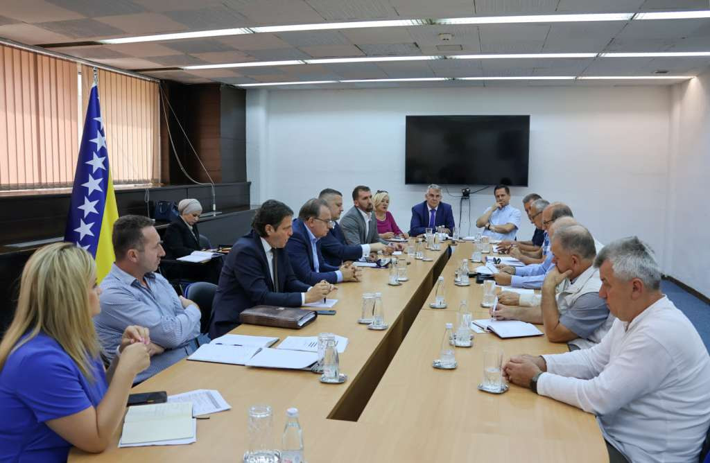 Sastanak - Vlada FBiH opredijeljena za pobošljanje položaja penzionera