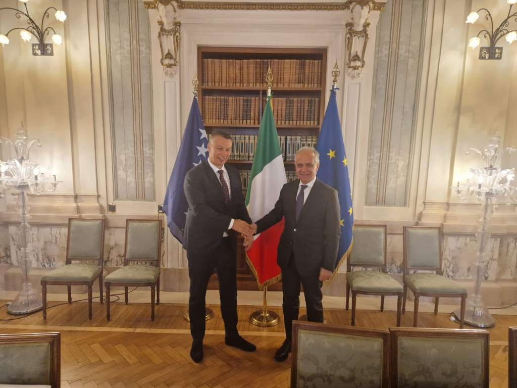 Sastanak ministra Nešića sa ministrom unutrašnjih poslova Italije Mateom Pjandetozijem