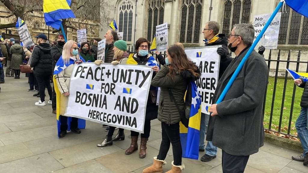 “London for Bosnia-Herzegovna”- Mirovni protesti održani pred Parlamentom Velike Britanije