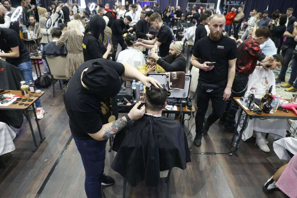 Pomozi.ba - Humanitarno šišanje za pomoć ugroženim u poplavama