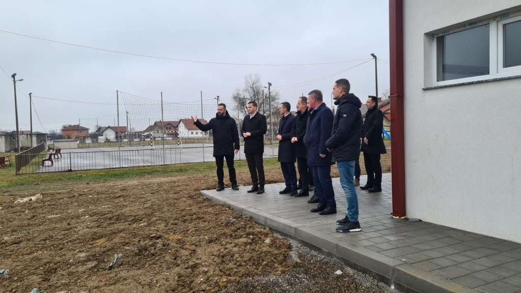 Halilagić s ministrima obišao investicijske projekte u Gradačcu