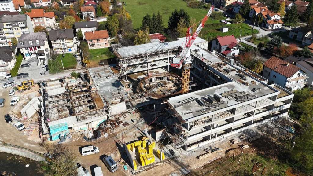 Uskoro zatvaranje konstrukcije objekta osnovne škole na Stupu i početak unutrašnjih radova