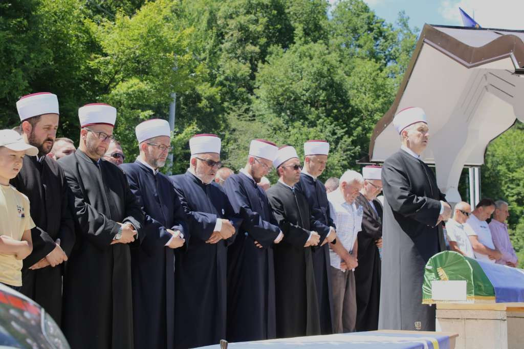 Dženaza u Tihovićima i podsjetnik na zločin nad bošnjačkim civilima