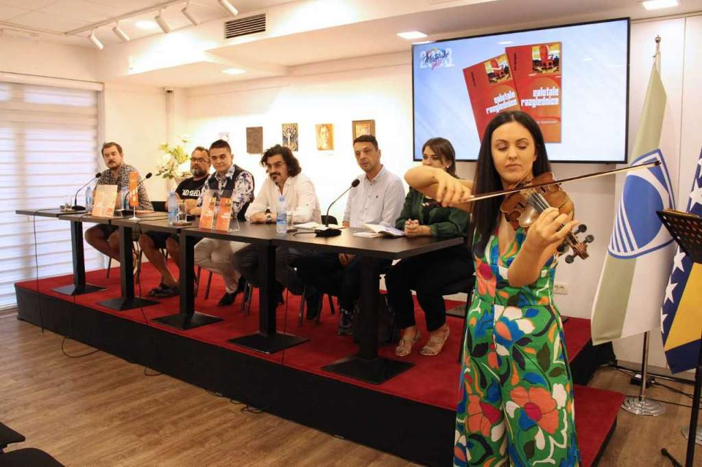 Na Mostarskom ljetu promovirana zbirka poezije 'Zalutale razglednice