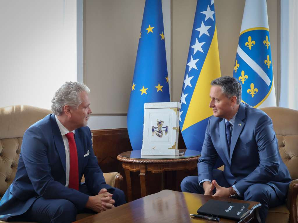 Bećirović u oproštajnu posjetu primio Sattlera, zahvalio mu na podršci BiH