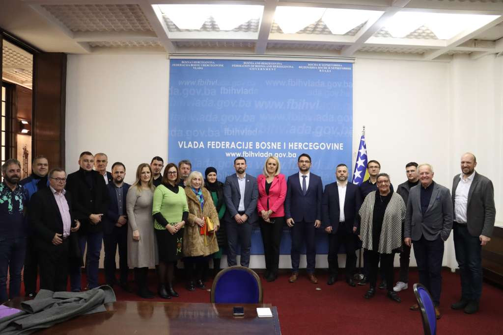 Javnim kuhinjama u Federaciji BiH 350.000 KM