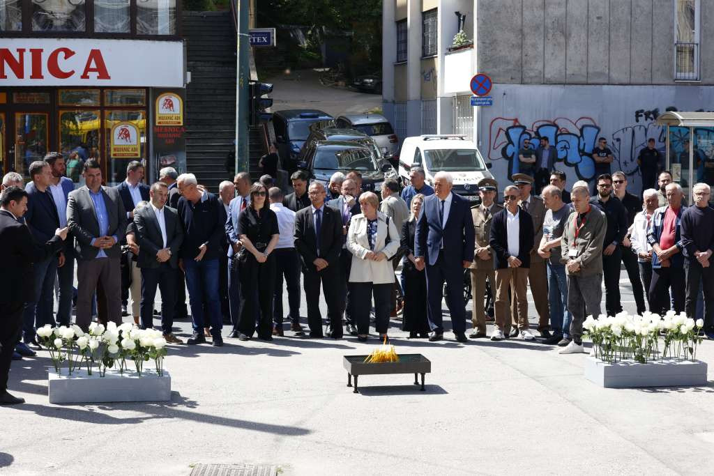 Delegacija iz RS-a odala počast stradalima u bivšoj Dobrovoljačkoj ulici