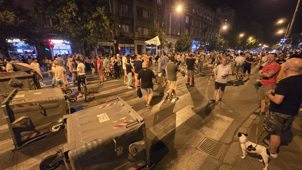 Policija u Beogradu suzavcem rastjerivala demonstrante