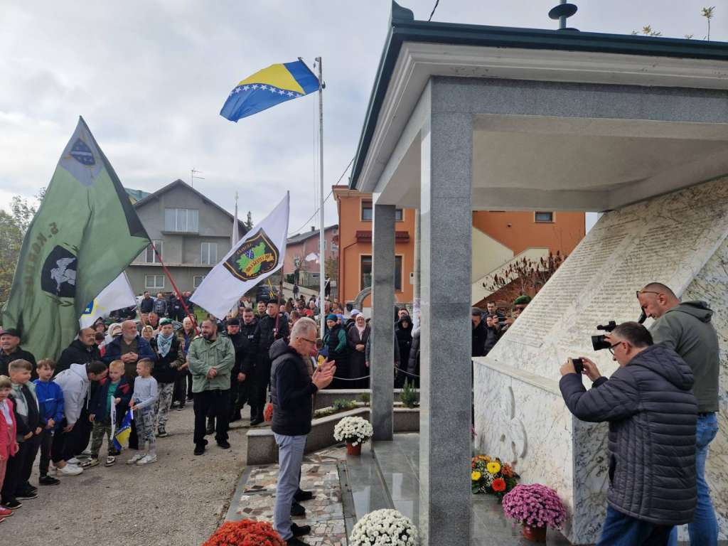 U Bosanskoj Krupi obilježena 30. godišnjica bitke 'Mostobran 94'