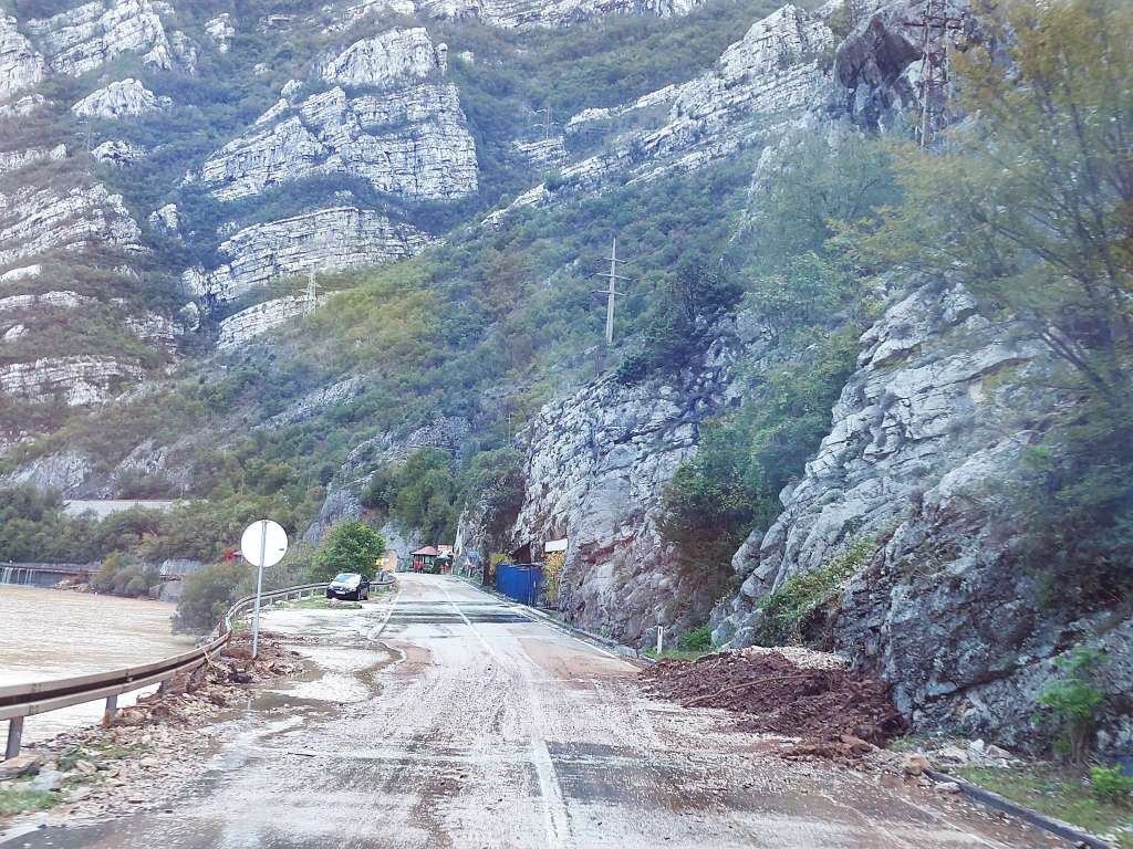 Katić: Činimo sve da cesta M-17 od sutra bude prohodna za putnička vozila