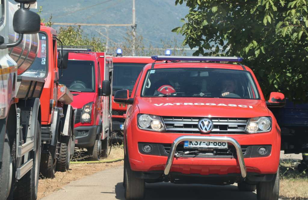 U Grudama gorjelo skladište tvrtke 'Enigma', pričinjena velika materijalna šteta