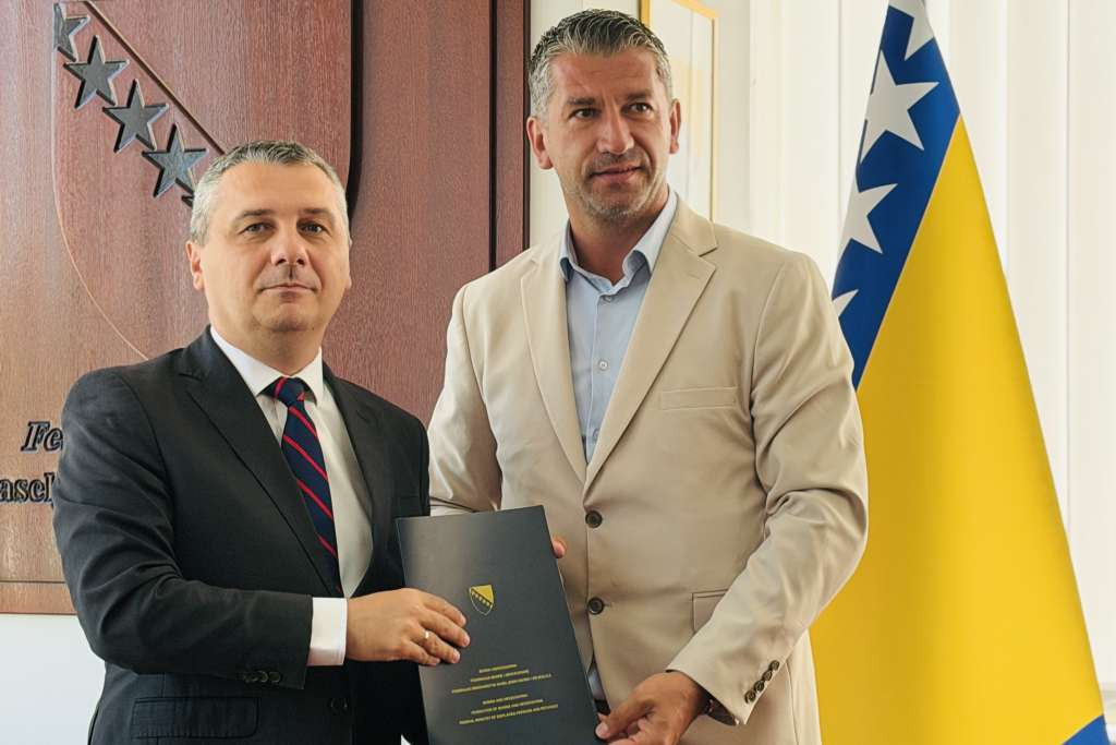 Potpisani ugovori o izvođenju radova na četiri značajna putna infrastrukturna projekta u Ilijašu
