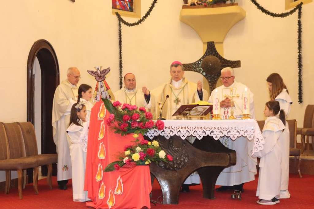 Nadbiskup Vukšić posjetio župu Janjevo na Kosovu