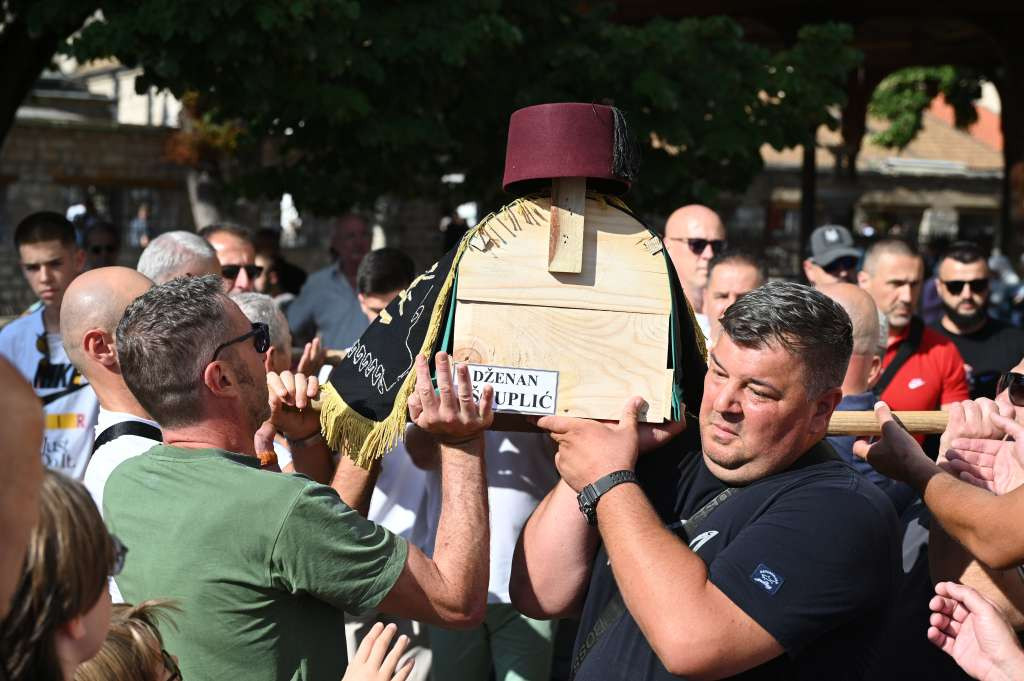 Obavljeni dženaza i ukop Dženana Uščuplića