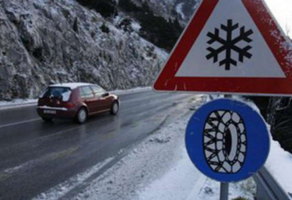 Slab snijeg i mokar kolovoz usporovaju saobraćaj na pojedinim dionicama, oprez zbog magle i odrona