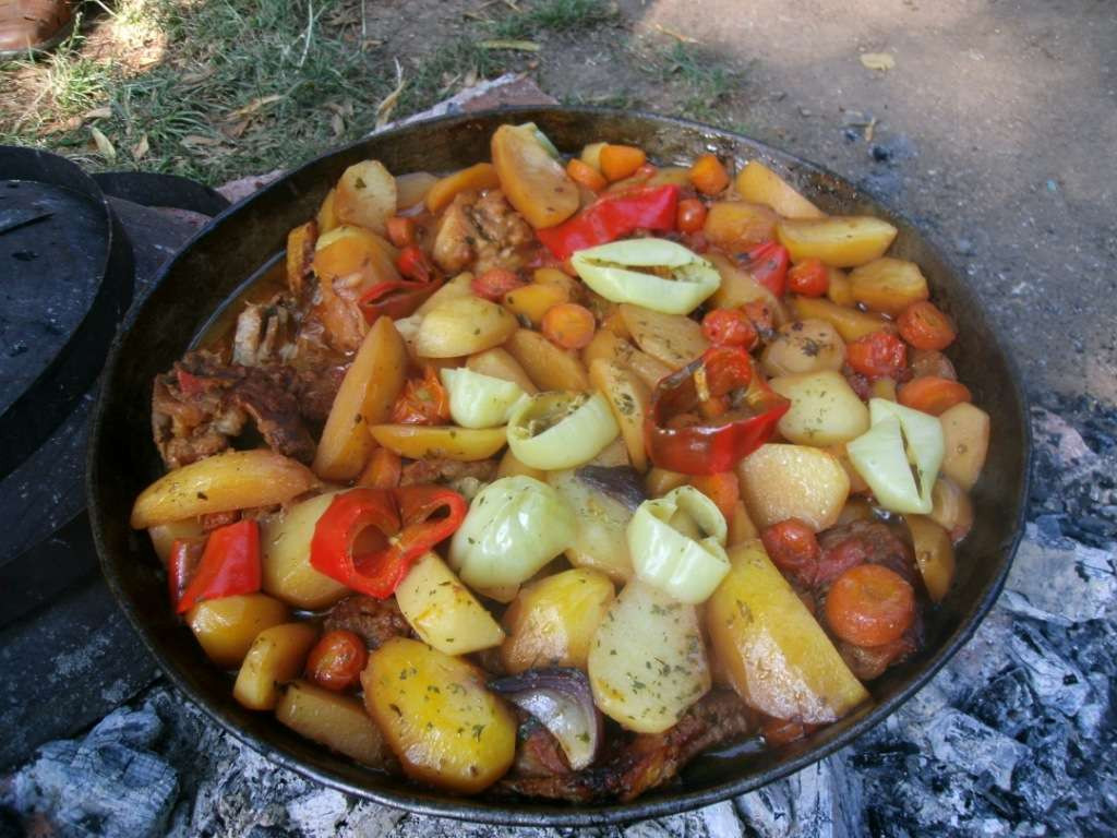 Međunarodna Pekijada kod Vareša, takmičenje u pripremi najukusnijeg jela ispod sača