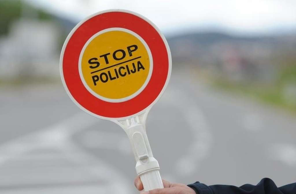 Na MP Maglaj-Doboj u mjestu Moševac saobraćaj jednom trakom zbog prevrnutog teretnog vozila
