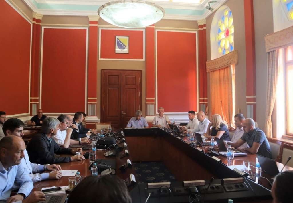 Brčko: Odobrena sredstva za dodjelu jednokratne novčane pomoći penzionerima