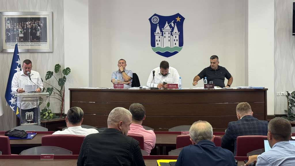 Gradsko vijeće Bihaća donijelo odluke o administrativnim taksama i naknadama vijećnika