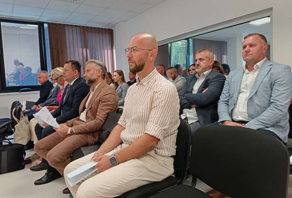 Sindikat i povjerioci iz FBiH za vanrednu upravu, povjerioci iz RS-a za stečaj Nove Željezare Zenica