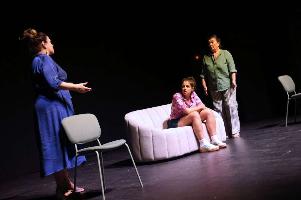 "Mostarsko ljeto 2025.": Odigrana predstava 'Malo blago' i promovirana fotomonografija o Mostaru