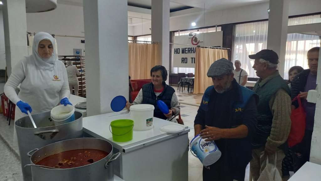 Sve više korisnika javnih kuhinja, Merhametova narodna kuhinja u Tuzli priprema 2.840 obroka