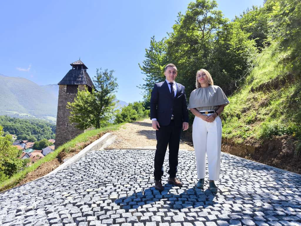 Pozder potpisala ugovore za projekte u Gornjem Vakufu-Uskoplju i Donjem Vakufu