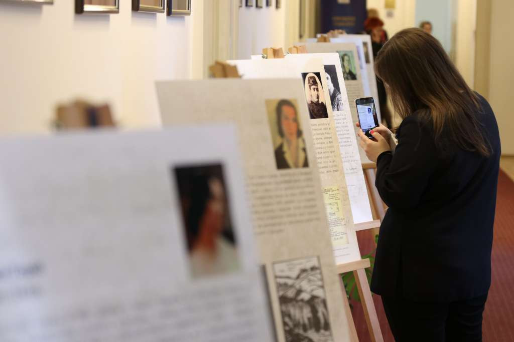 Na UNSA za 8. mart dvije izložbe i panel ‘Bh. naučnice, umjetnice i sportašice’