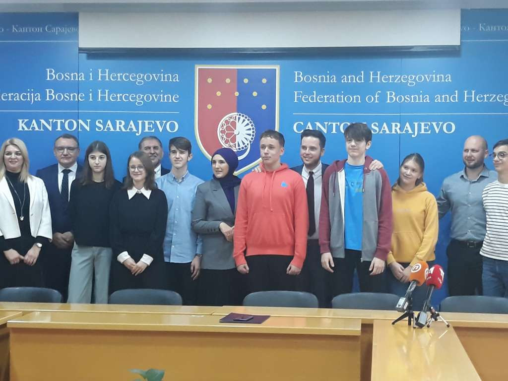Vlada KS dodijelila za sedam talentiranih učenika po 2.500 KM stipendija
