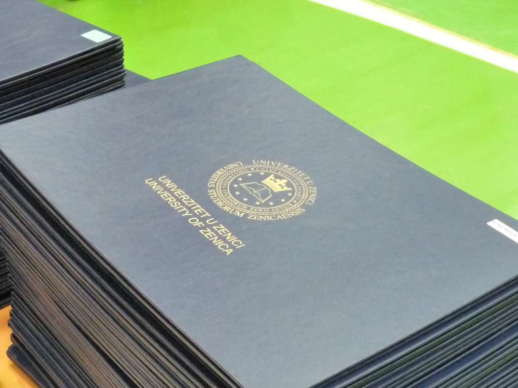 Univerzitet u Zenici-Vlada ZDK nezakonito manipuliše i ucjenjuje 300 zaposlenih na Univerzitetu