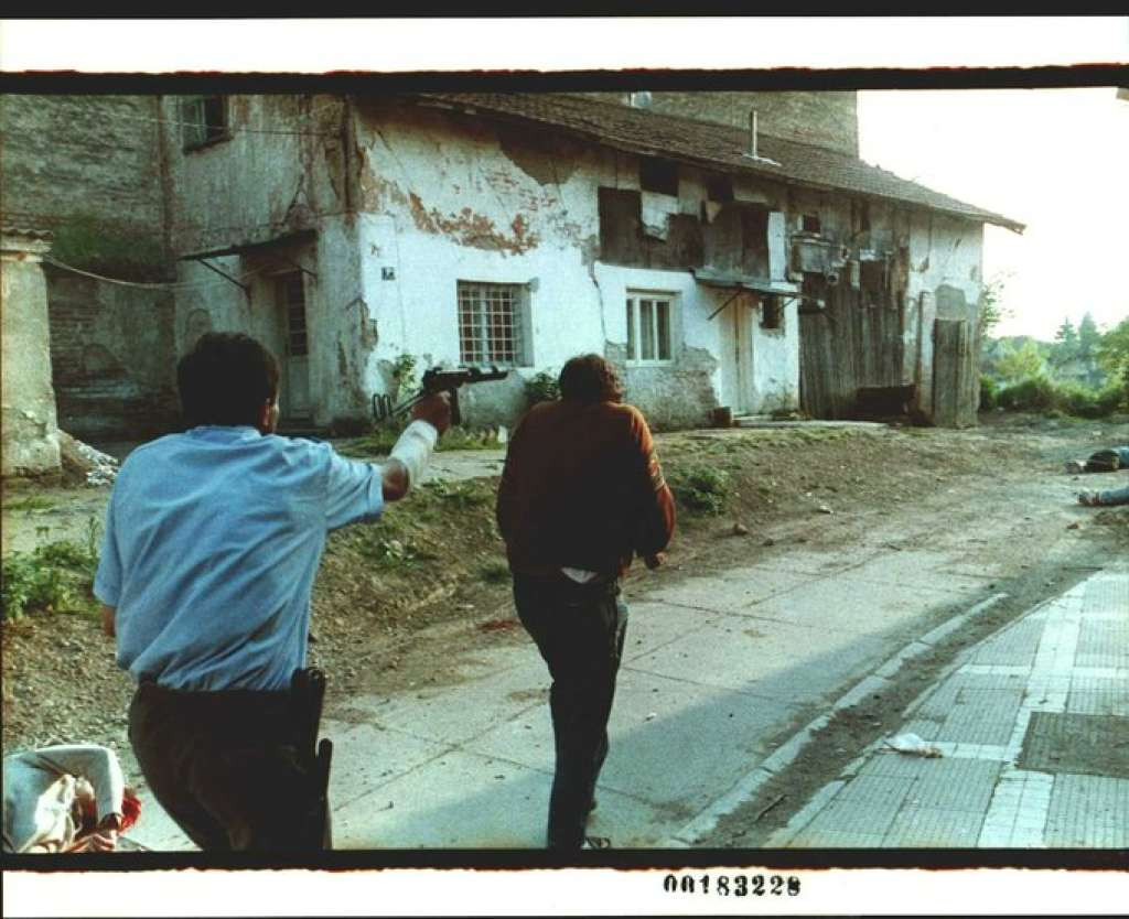 Udruženja novinara Srbije i BiH traže opoziv nagrade za fotografiju ubistva civila u Brčkom 1992.