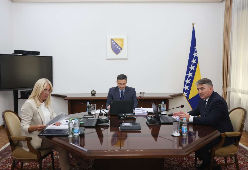 Predsjedništvo BiH prihvatilo Macronov i Bachov poziv za sudjelovanje na 'Samitu o sportu i održivom razvoju'