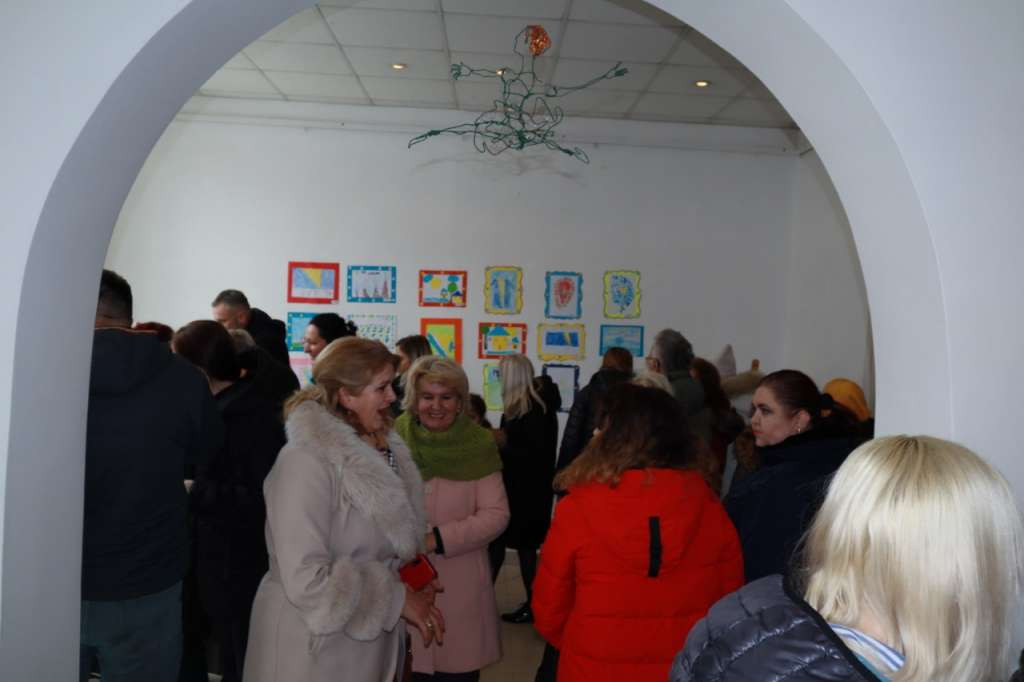 U Art galeriji u Goraždu otvorena izložba 'Bosna i Hercegovina u srcu najmlađih'