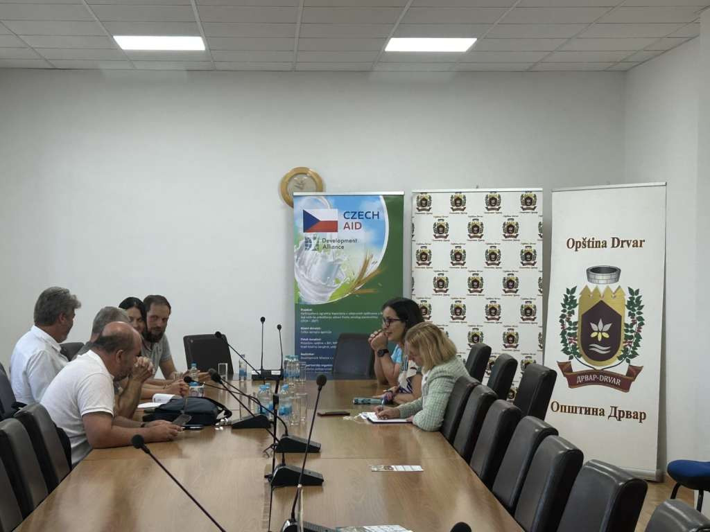 Češka razvojna agencija podržava poljoprivrednike i pčelare u Drvaru