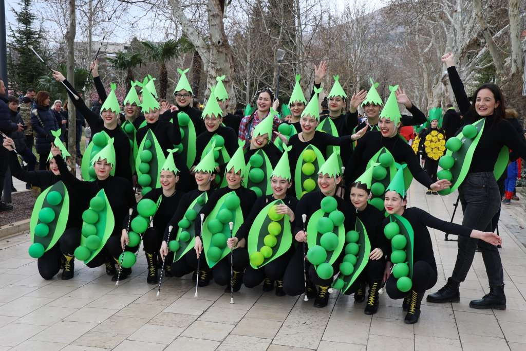 Mostarski karneval: Vesela povorka prodefilirala gradom