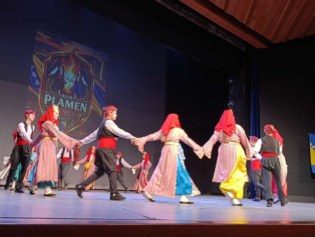 U Zenici održani 15. međunarodni etno-folklorni susreti: Tradiciju i običaje predstavilo šest društava