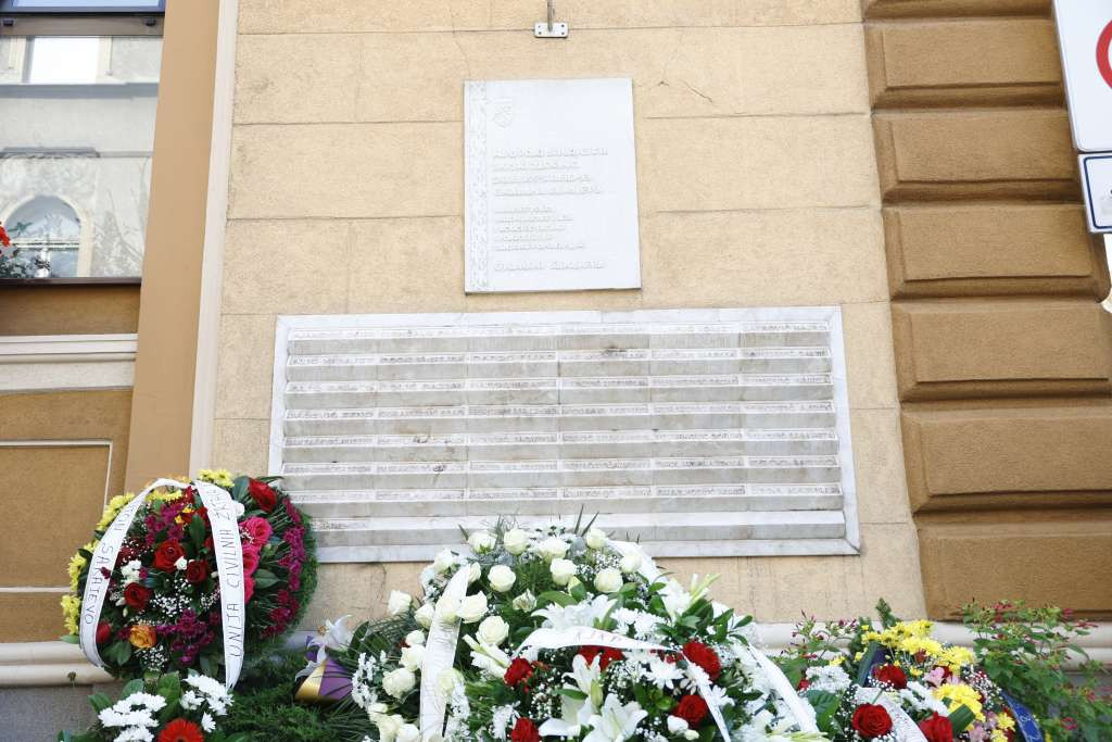 Polaganjem cvijeća i odavanjem počasti obilježena 30. godišnjica masakra na Markalama