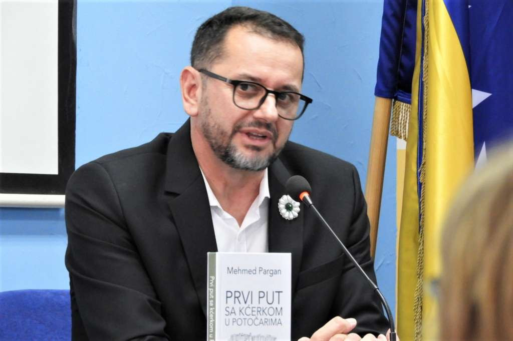 U BKC TK predstavljena knjiga Meše Pargana 'Prvi put sa kćerkom u Potočarima'