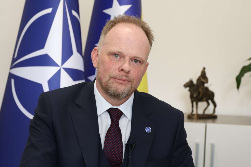 Hamilton: Ako NATO može postići konsenzus među 32 članice, može i BiH među tri zajednice