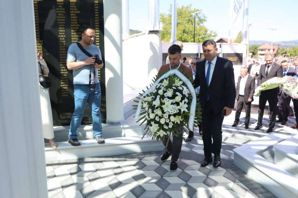 Hurtić prisustvovao obilježavanju 33. godišnjice masovnog zločina nad bošnjačkim civilima u Zvorniku