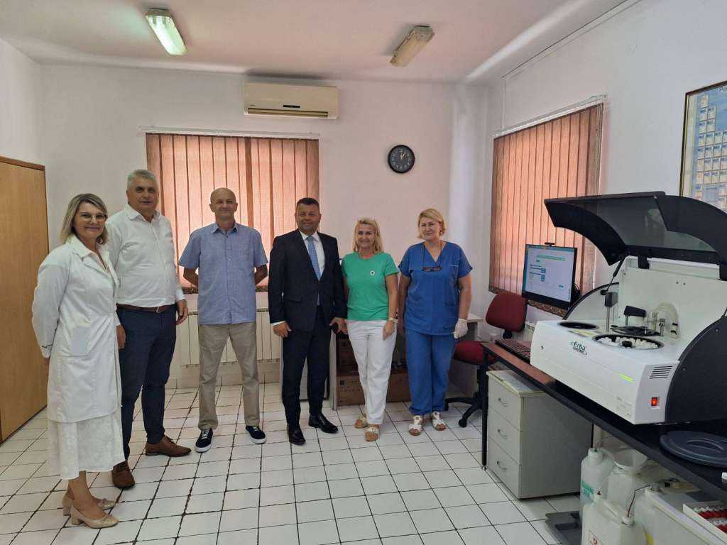 Novi biohemijski analizator za Dom zdravlja Sapna uz podršku Ministarstva za ljudska prava BiH