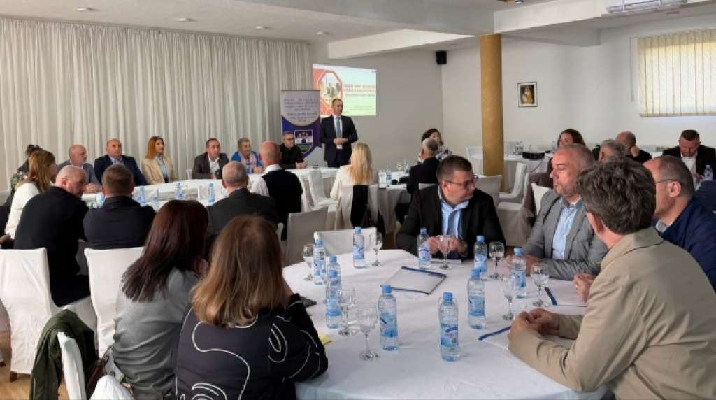 OSCE i obrazovne institucije USK-a jačaju kapacitete direktora za provedbu kurikularne reforme