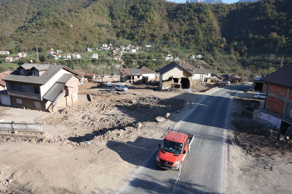 Jablanica: Nastavljeni radovi na raščišćavanju puteva i objekata stradalih u poplavama