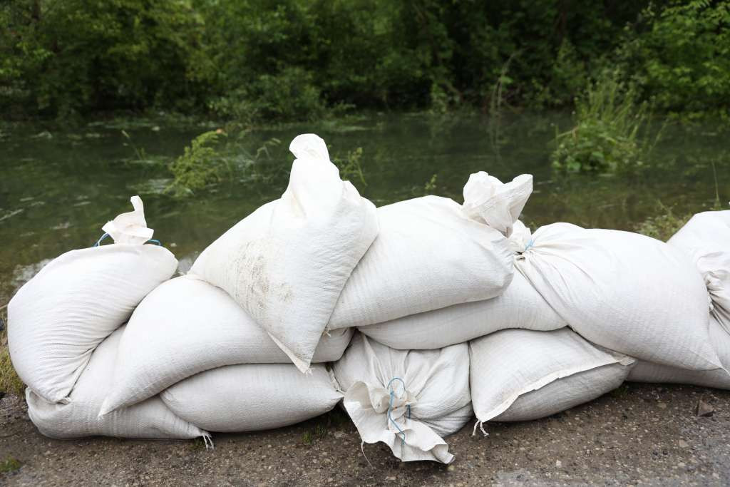 Zbog poplava čapljinski vatrogasci imali više intervencija, u Mostaru se aktiviralo klizište